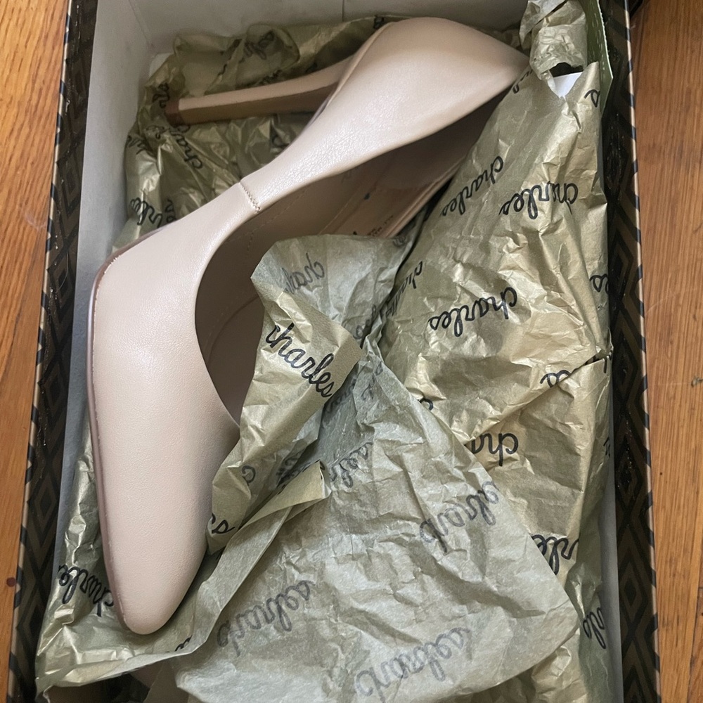 Charles David Tanned heels-